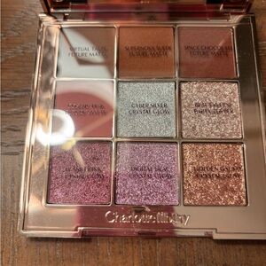 Charlottee Tilbury the beauty verse palette